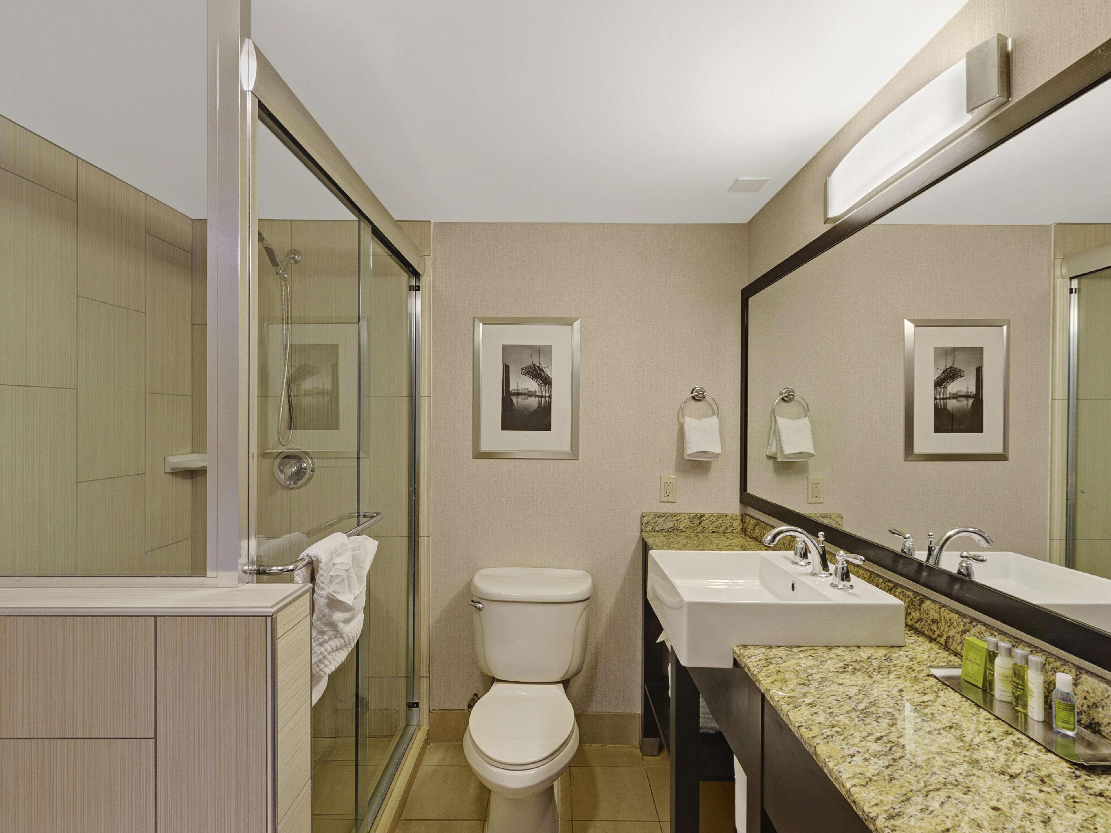Doubletree By Hilton Downtown - Lakeside Hotel