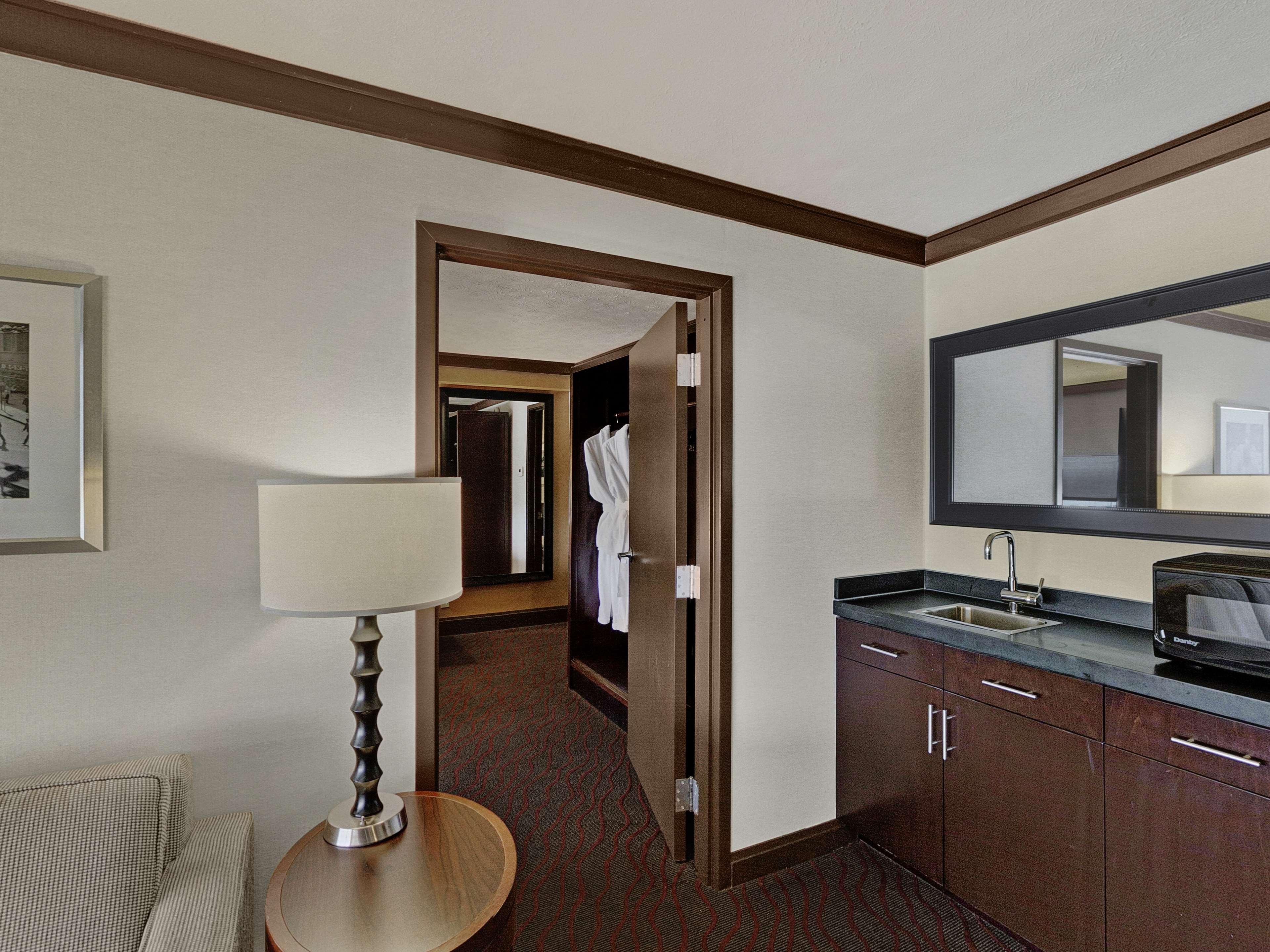Doubletree By Hilton Downtown - Lakeside