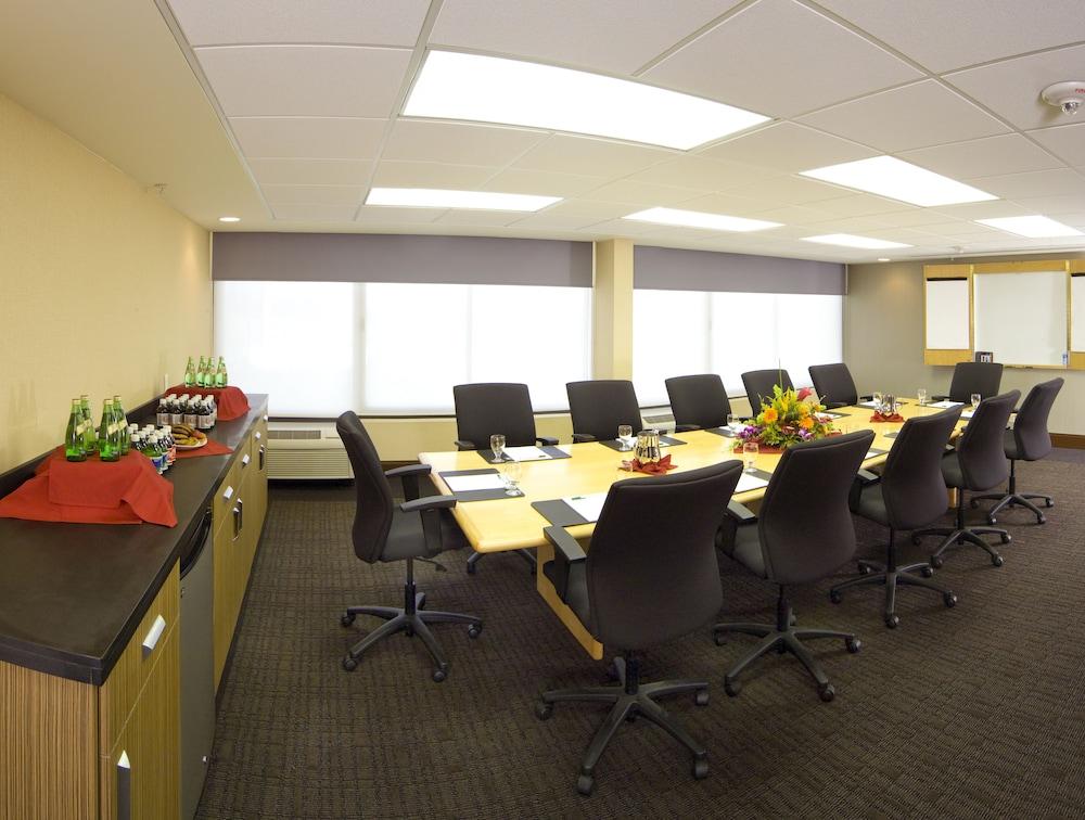 Doubletree By Hilton Downtown - Lakeside Hotel 4*